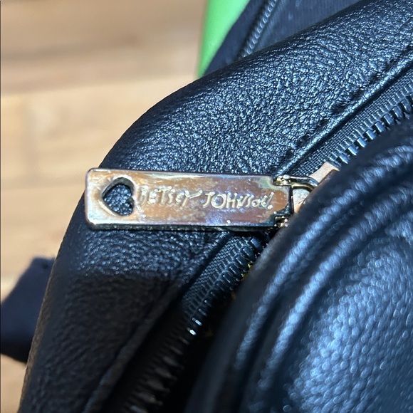 Betsey Johnson Quilted Heart Backpack with Gold Chain - Picture 5 of 7